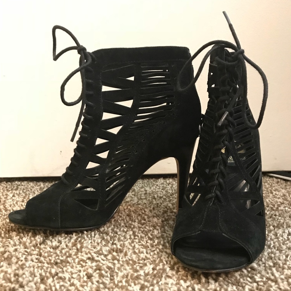 CROWN VINTAGE STRAPPY PUMPS